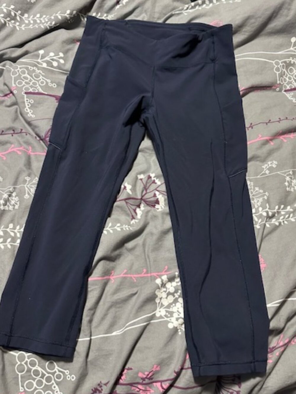 Lululemon size 10 crops
